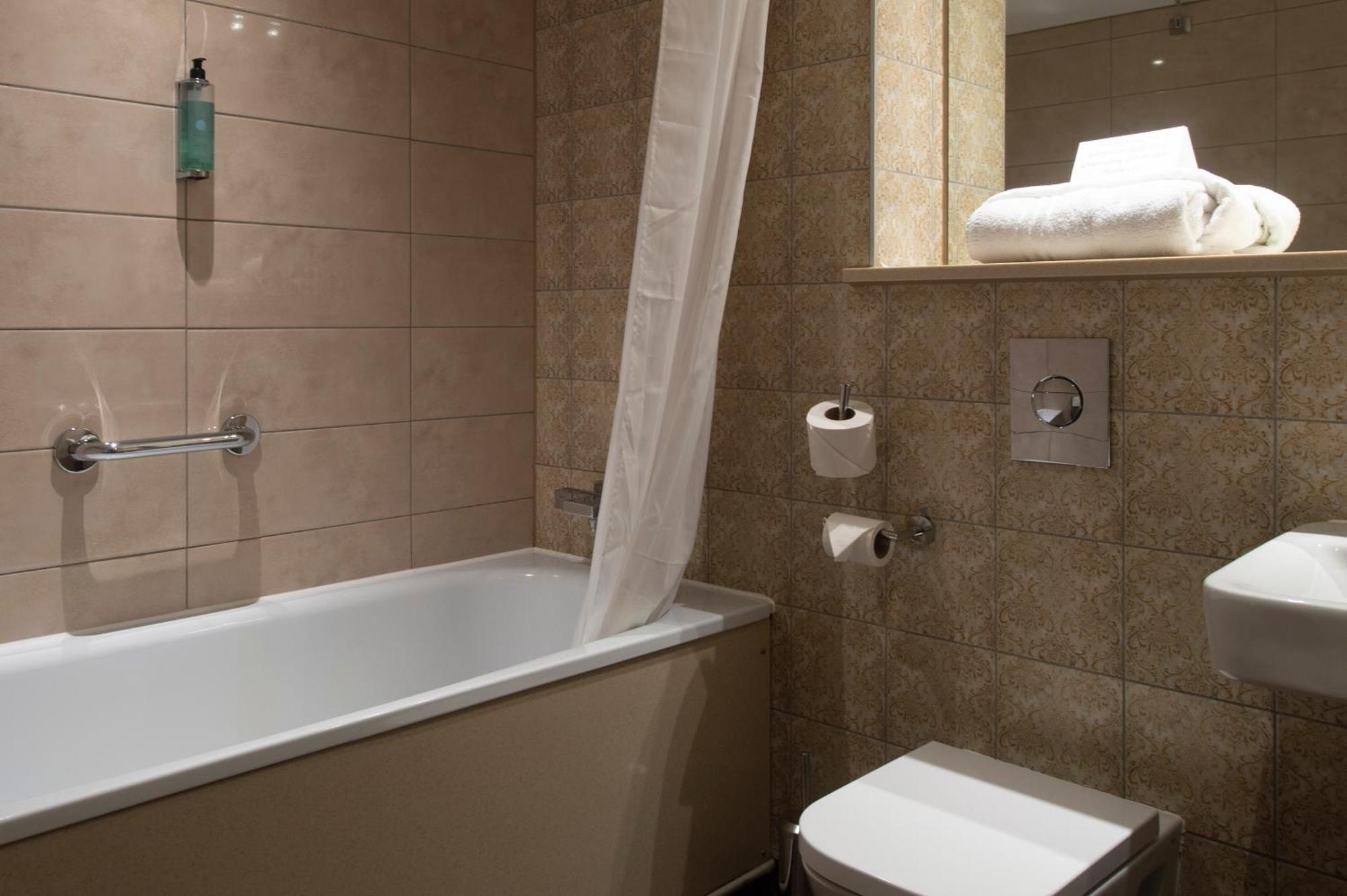 Sandford House Hotel Wetherspoon Huntingdon Exteriör bild