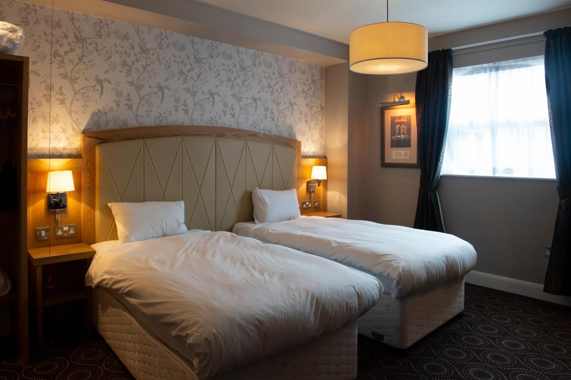 Sandford House Hotel Wetherspoon Huntingdon Exteriör bild