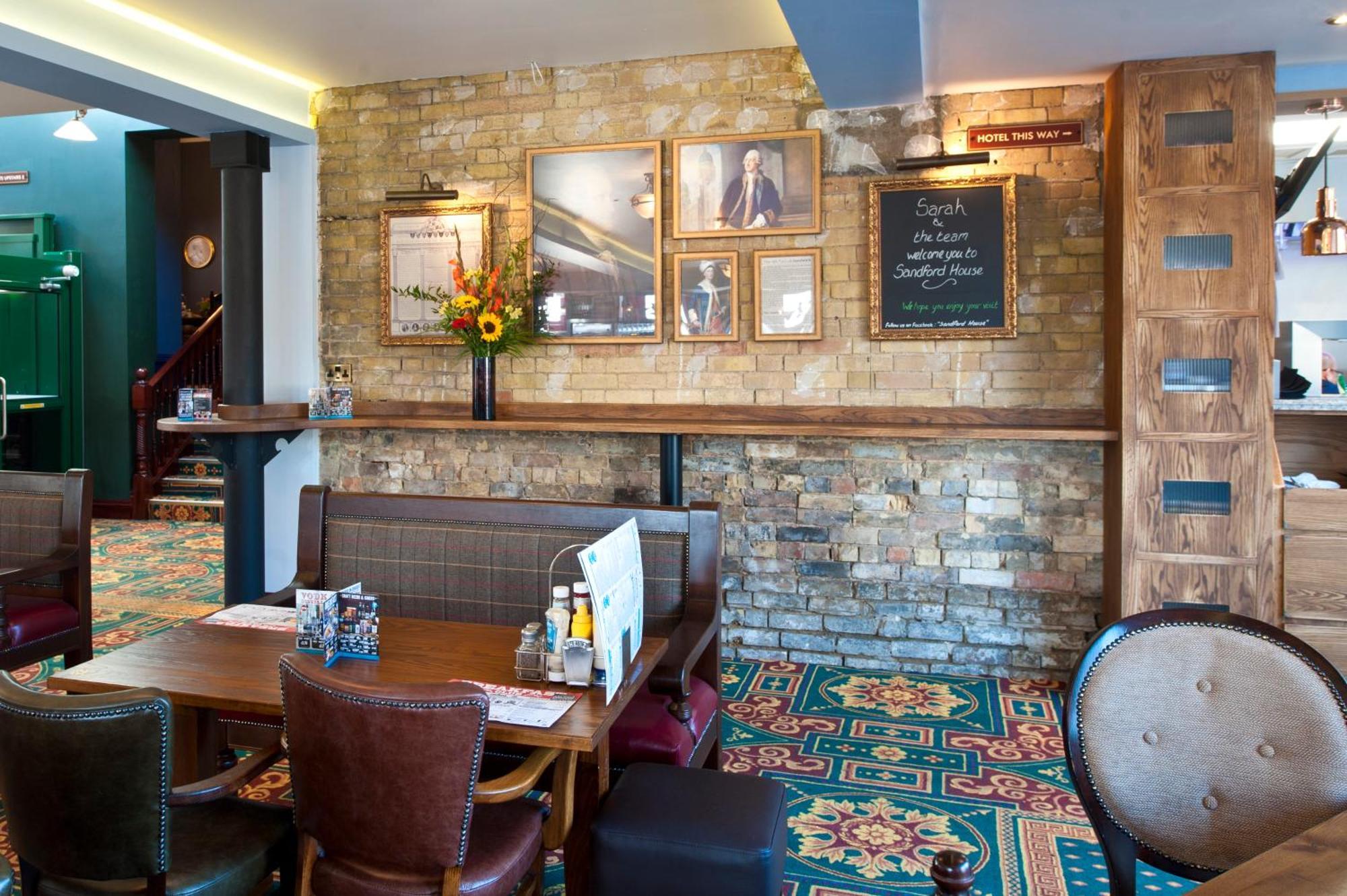 Sandford House Hotel Wetherspoon Huntingdon Exteriör bild